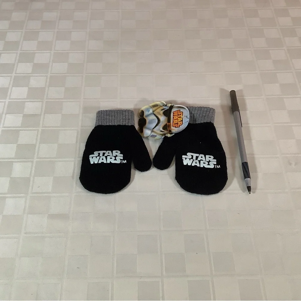 Star Wars Black and Gray Mittens